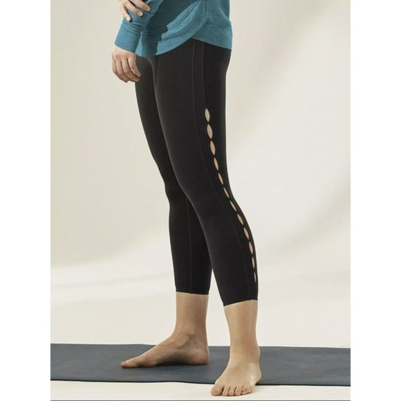ATHLETA Horizon Scallop Capri Small Black‎ YOGA Pant Capri Back Pocket - Picture 1 of 12